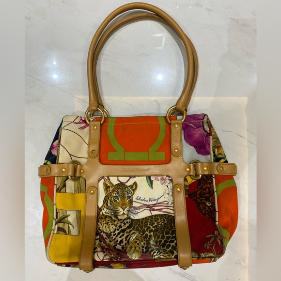 Salvatore Ferragamo Fiera Print Tote Bag - Picture 2 of 10